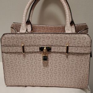 Elegant Cream Designer GUESS Hand Bag. I Like This " GUESS " Brand Bag.